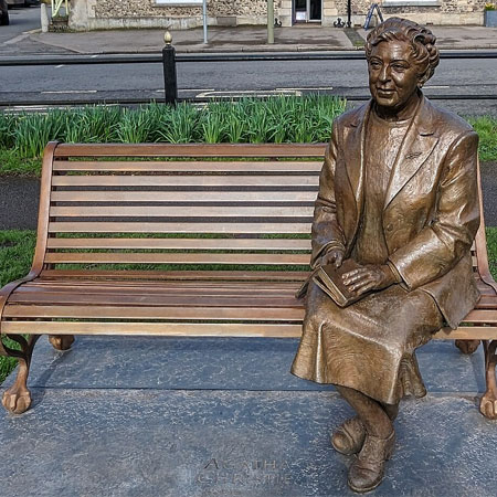 Agatha Christie bronze statue in Wallingford, Oxfordshire